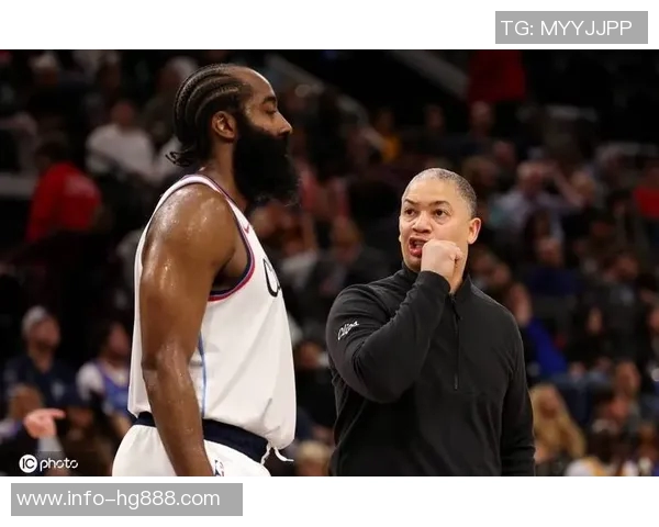 普理查德回忆被哈登晃倒经历直言脚踝无恙心态乐观